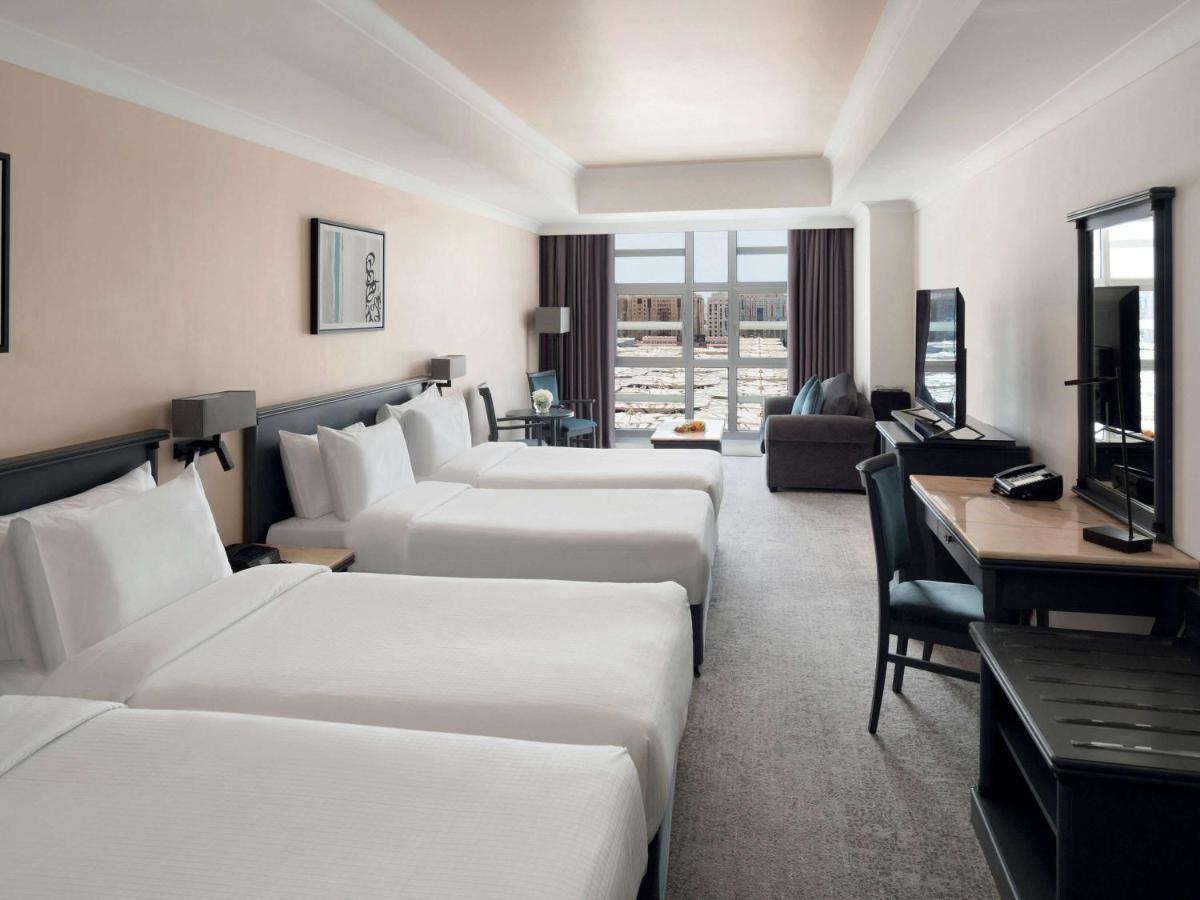 麦地那瑞享酒店 外观 照片 A room at the hotel