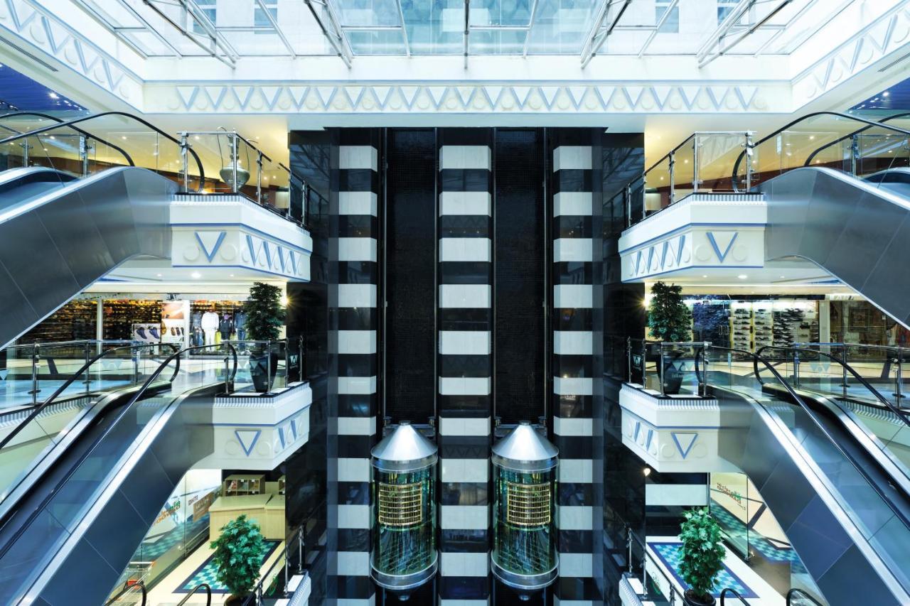 麦地那瑞享酒店 外观 照片 The hotel's atrium