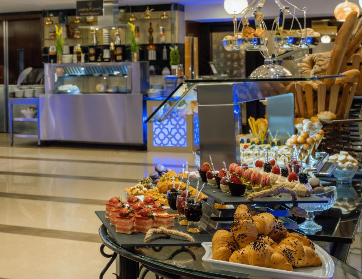 麦地那瑞享酒店 外观 照片 Breakfast buffet at the hotel