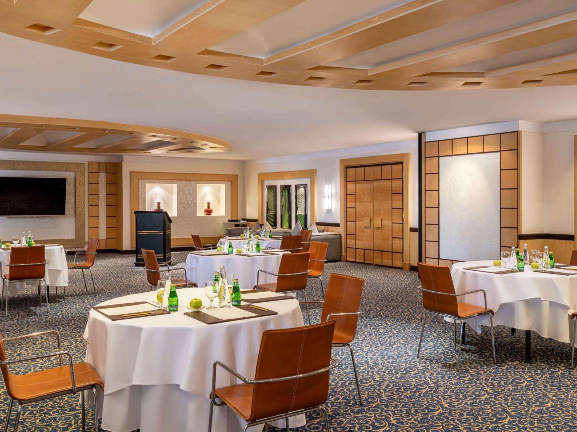 麦地那瑞享酒店 外观 照片 The meeting room at the hotel