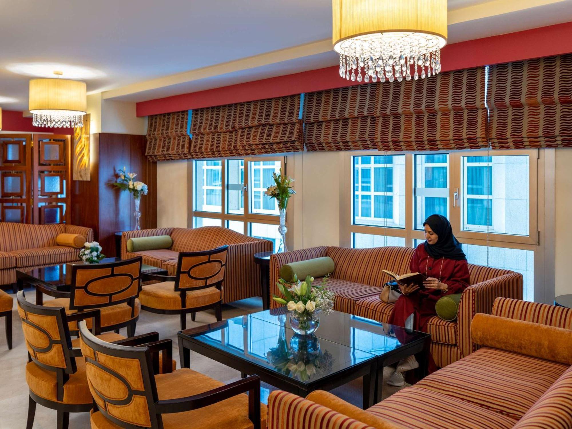 麦地那瑞享酒店 外观 照片 The hotel's lobby