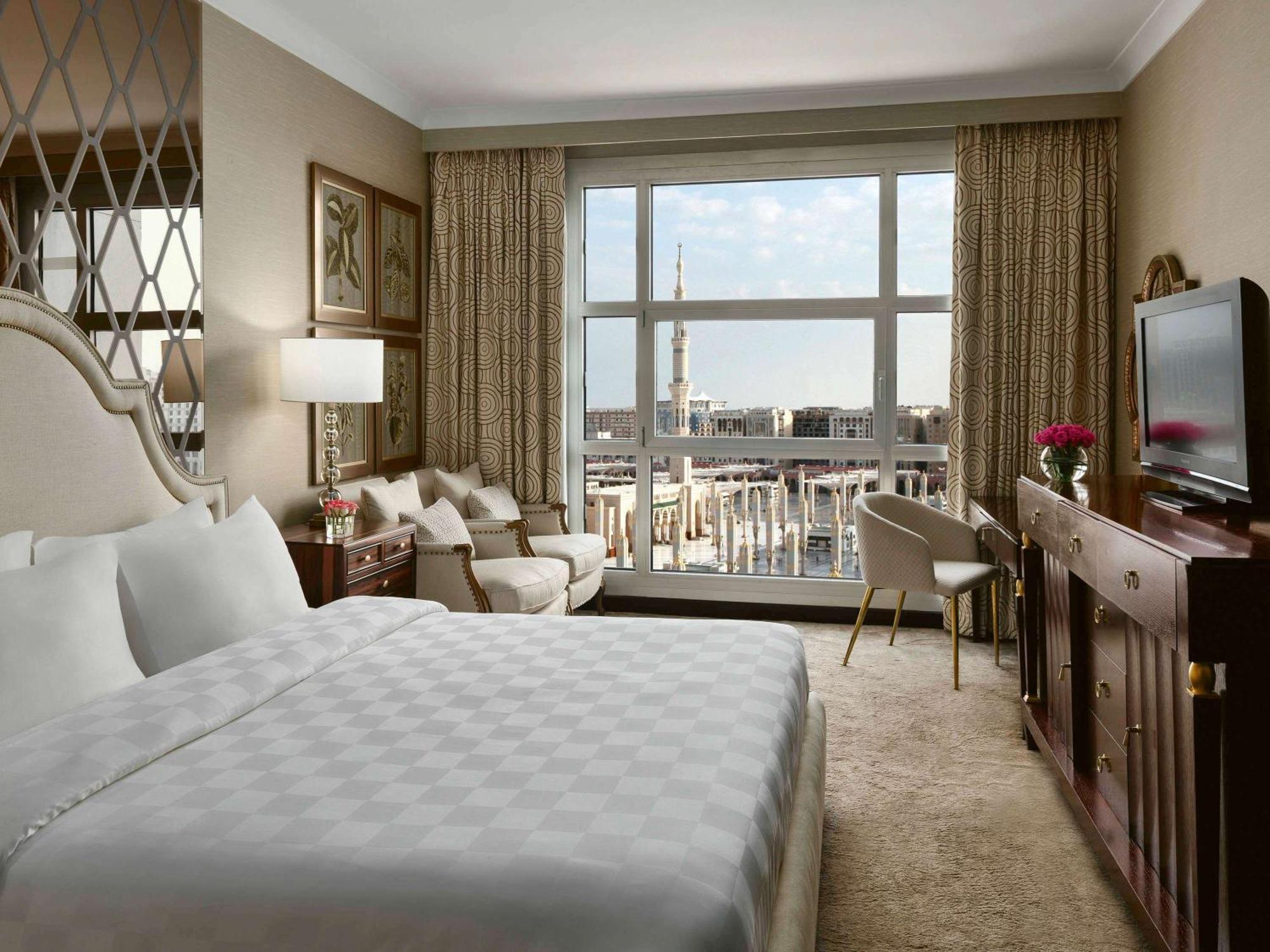 麦地那瑞享酒店 外观 照片 A room at the Ritz-Carlton, Paris