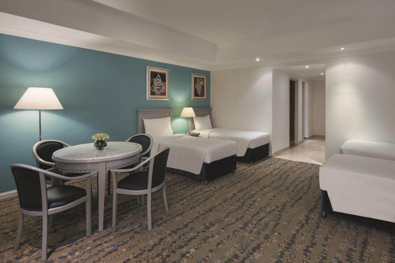 麦地那瑞享酒店 外观 照片 A room at the hotel